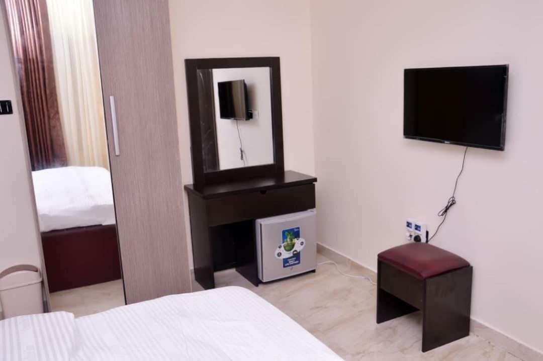 City Nest Hotel Ogombo Eksteriør bilde